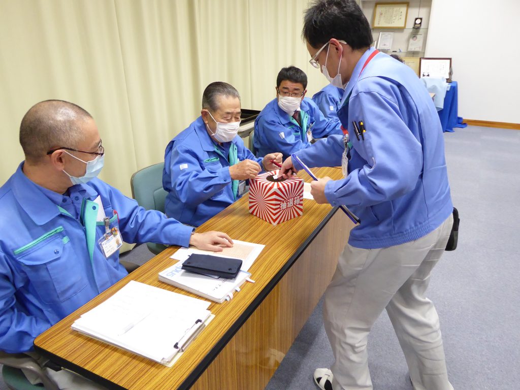 年末に抽選会を行いました！